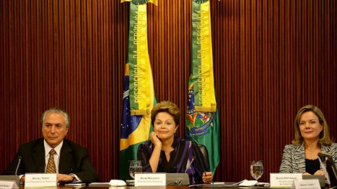 O vice-presidente Michel Temer (PMDB), que é constitucionalista, a p[residenta Dilma Rousseff (PT) e a Ministra da Casa Civil Gleisi Hoffmann (PT)