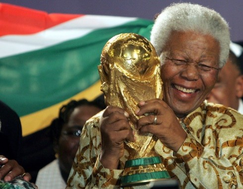 nelson-mandela-holds-world-cup-trophy-after-south-africa-chosen-host-2010-world-cup-tournament