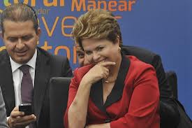 Eduardo Campos (PSB) votando na enquete do Blog do Tarso... e a presidenta Dilma Rousseff (PT) feliz da vida!
