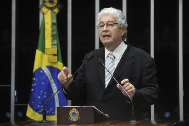 A Lei 13.188/2015 do direito de resposta é de autoria do senador Roberto Requião (PMDB-PR)